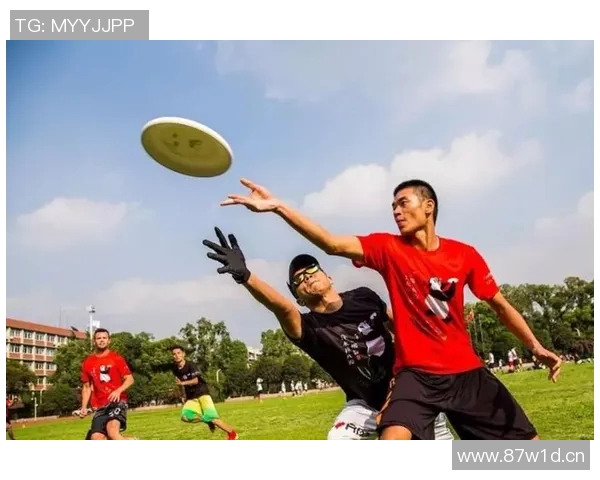 深圳飞盘队与重庆飞盘队赛后复盘分析团队配合与战术执行